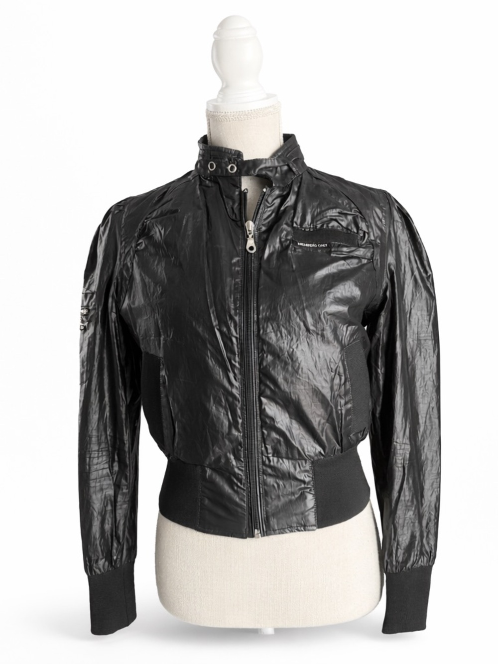Cropped Vintage Black Jacket – Glossy Bomber, Zip Sleeve, Fitted Waist Y2K